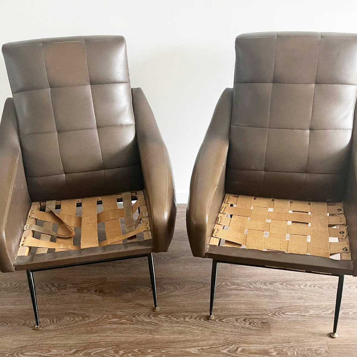 deux fauteuils avant tapisserie